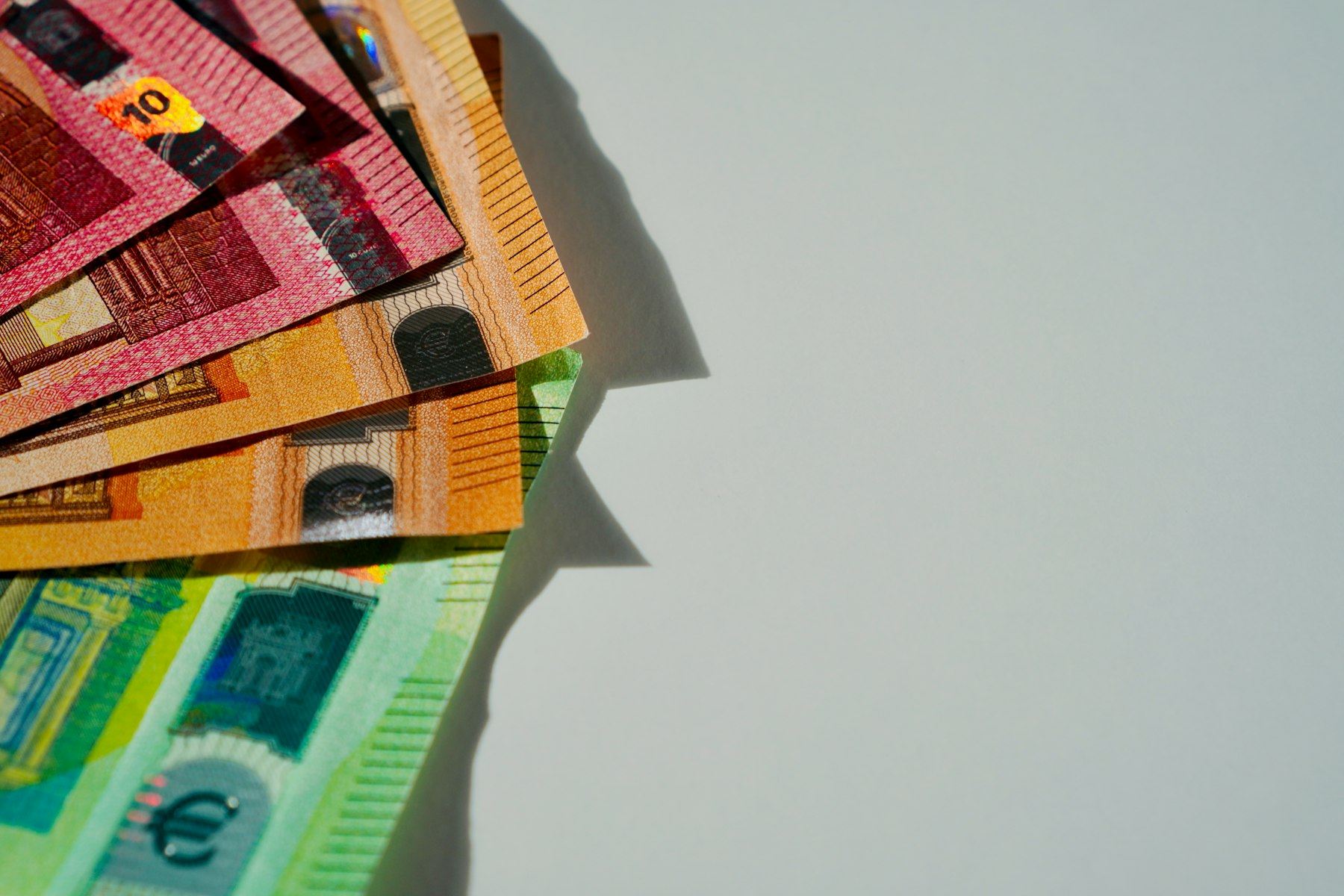 International banknotes illustrating foreign exchange market risk and yen intervention concerns