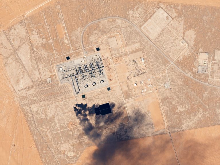 Satellite view of Saudi Arabia's Khurais oil processing facility, illustrating energy infrastructure risk after September 8 Houthi attacks