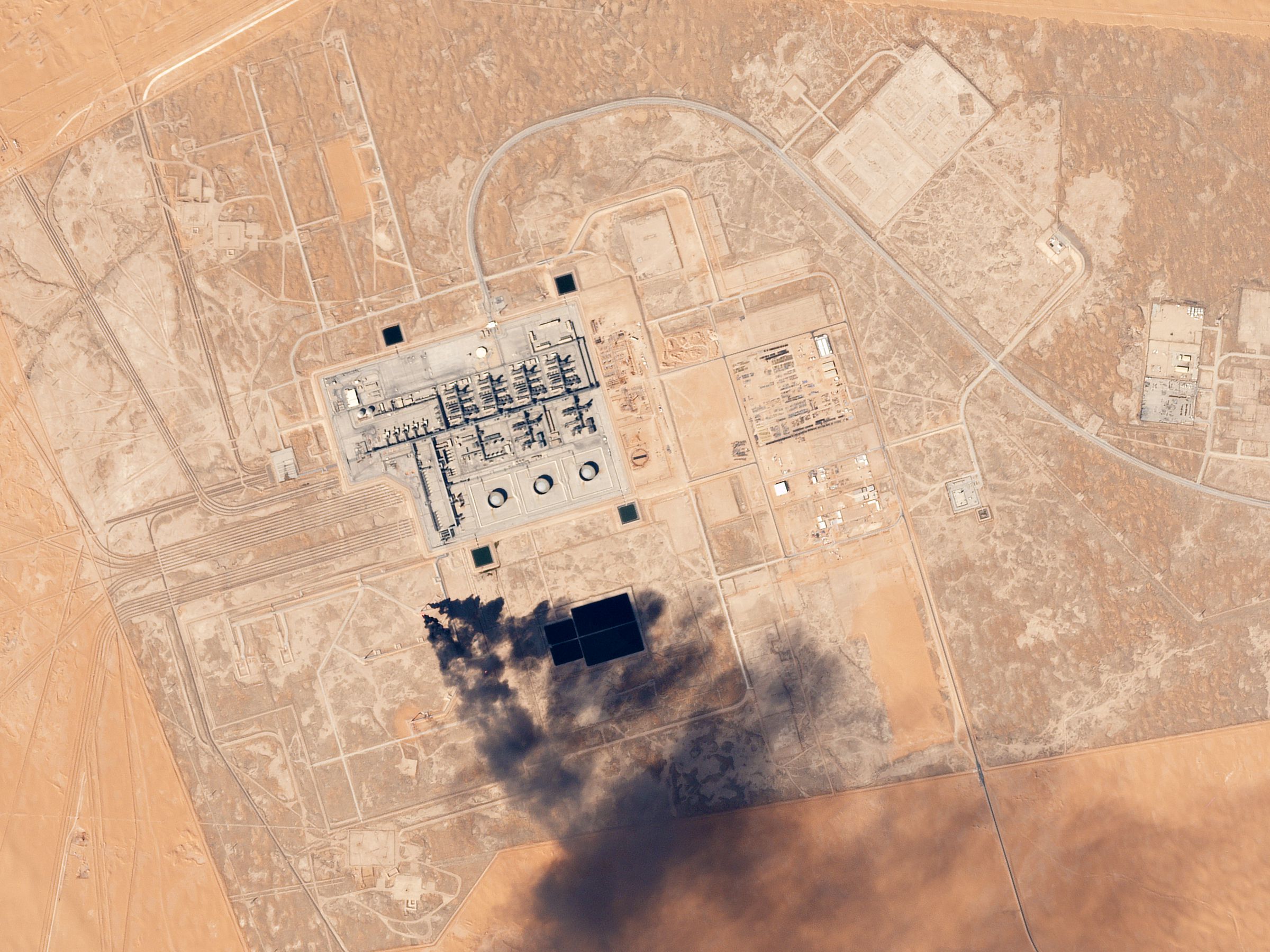 Satellite view of Saudi Arabia's Khurais oil processing facility, illustrating energy infrastructure risk after September 8 Houthi attacks