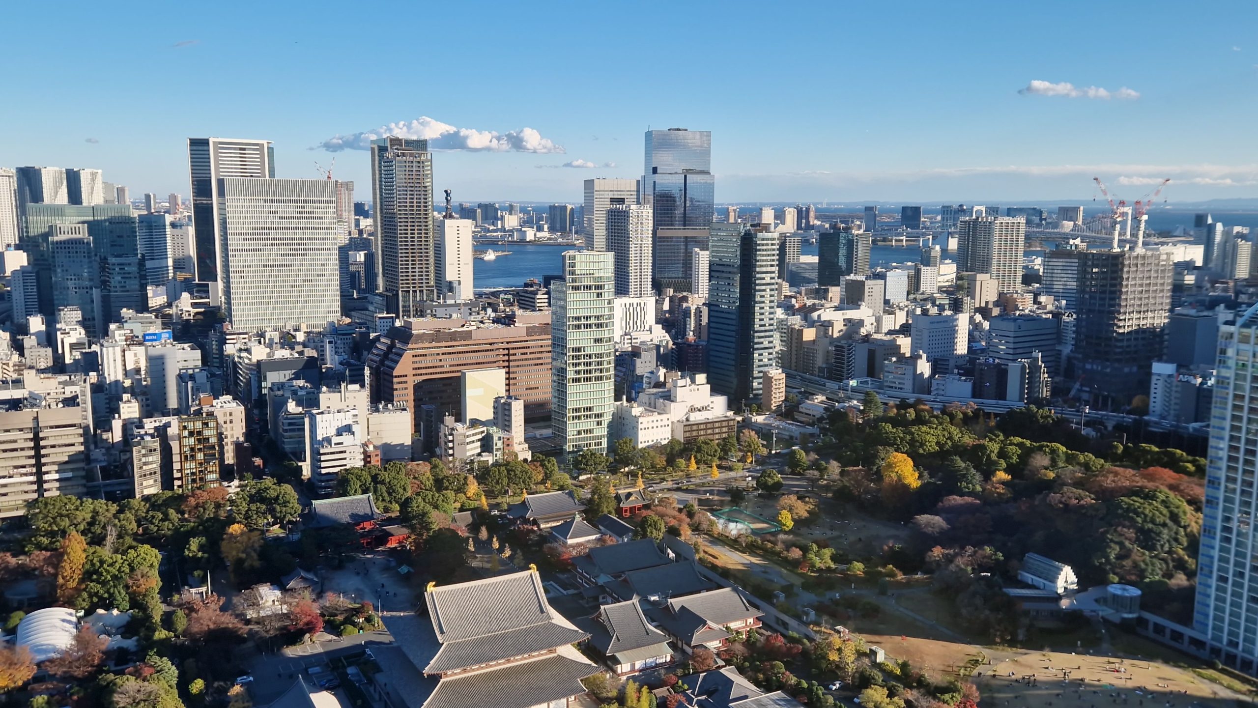 Tokyo skyline representing Japanese yen and USD/JPY market moves
