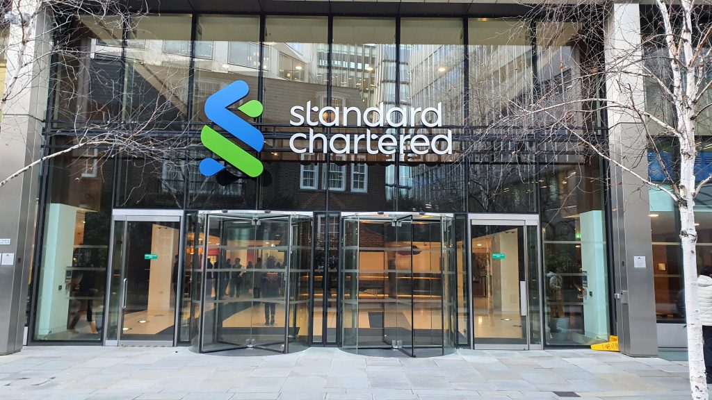Standard Chartered headquarters in London, illustrating the bank’s launch of institutional RLUSD custody